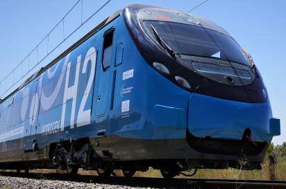 The hydrogen-powered train demonstrator of the FCH2RAIL project starts dynamic testing on external track this week