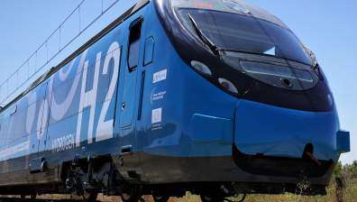 The hydrogen-powered train demonstrator of the FCH2RAIL project starts dynamic testing on external track this week