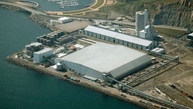 Facilities of Bunge Ibérica, 40% of which has been bought by Repsol, in the Port of Bilbao.